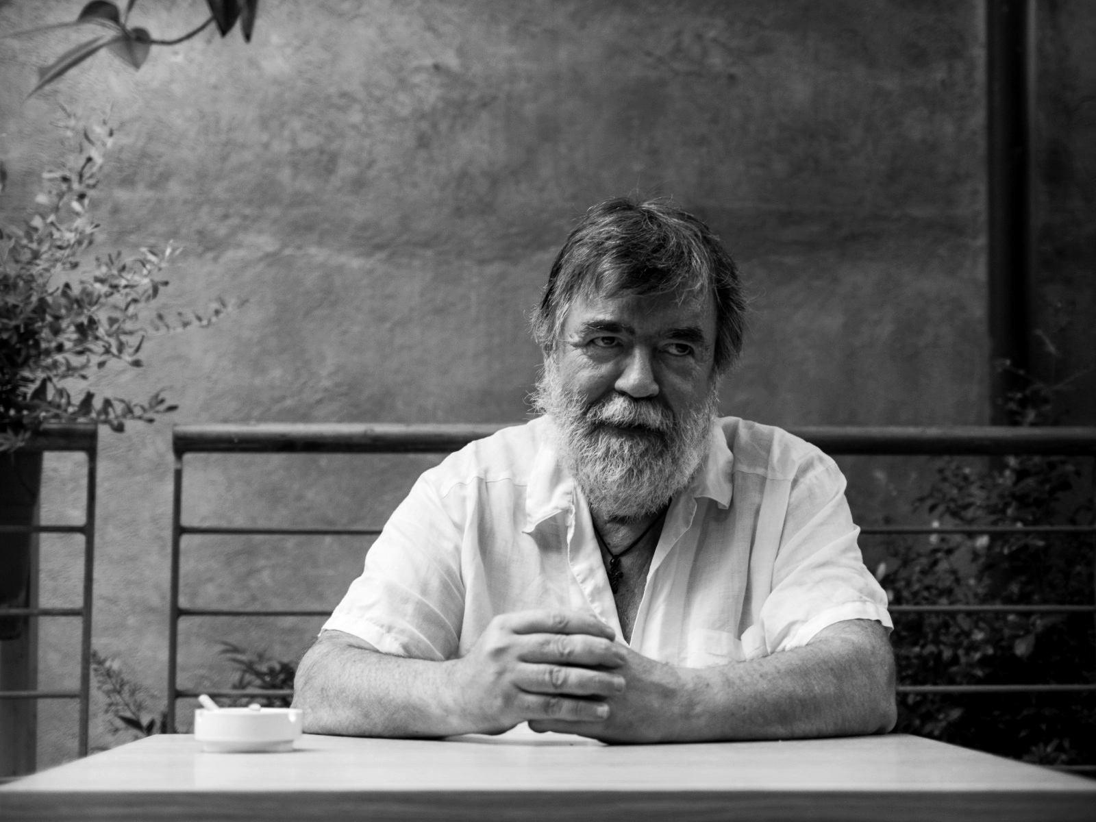 Sotirios Pastakas | Nessuno può evitare i poeti