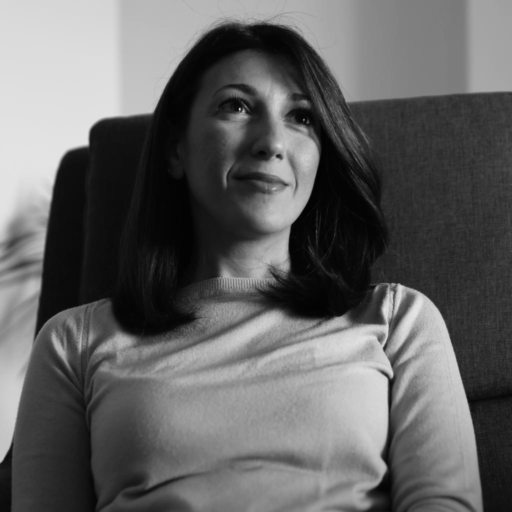 Serena Mansueto – LA STATUA INESISTENZA – una selezione